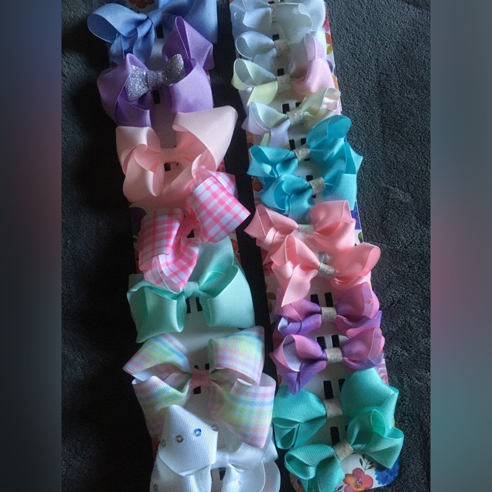 Colorful Kids Hair Bow Set of 19 total.